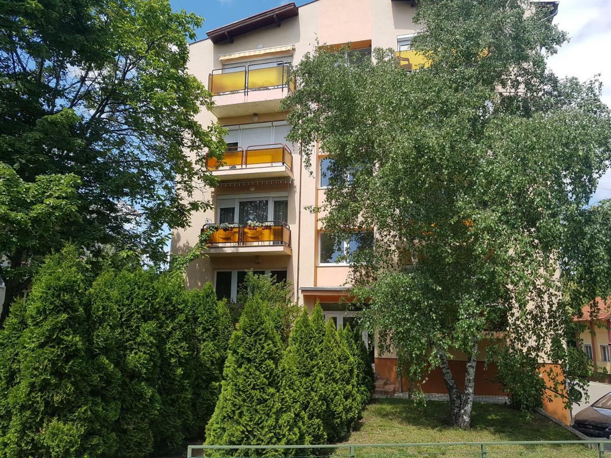 Bazsi Apartman Siofok Exterior photo